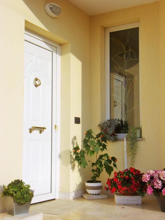 Apartments Sv. Pelegrin أوماغ المظهر الخارجي الصورة