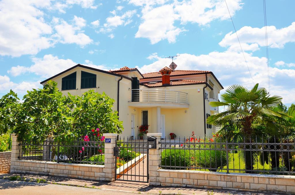 Apartments Sv. Pelegrin أوماغ المظهر الخارجي الصورة