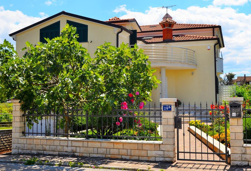 Apartments Sv. Pelegrin أوماغ المظهر الخارجي الصورة